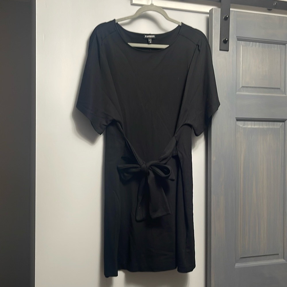 Like new condition Express dress with tie waist in the front.